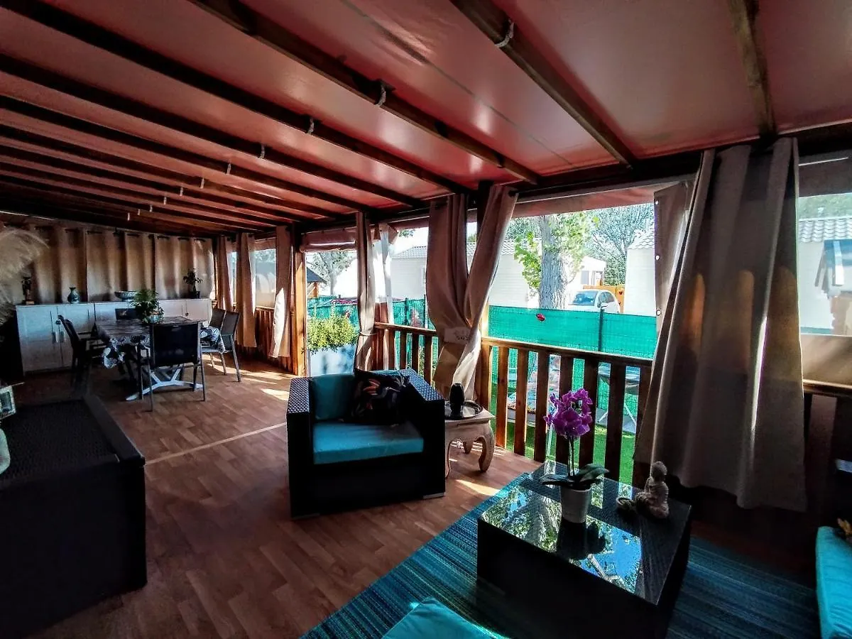 אתר קמפינג Mobil Home Neuf הייר